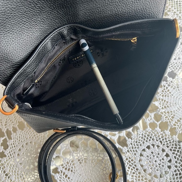 Brand New Tory Burch Blake Black Pebbled Leather Flap Crossbody - Picture 3 of 8